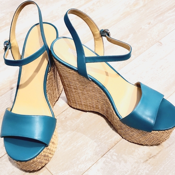 Michael Kors Turquoise & Basket Weave Wedges S9 - Picture 1 of 2